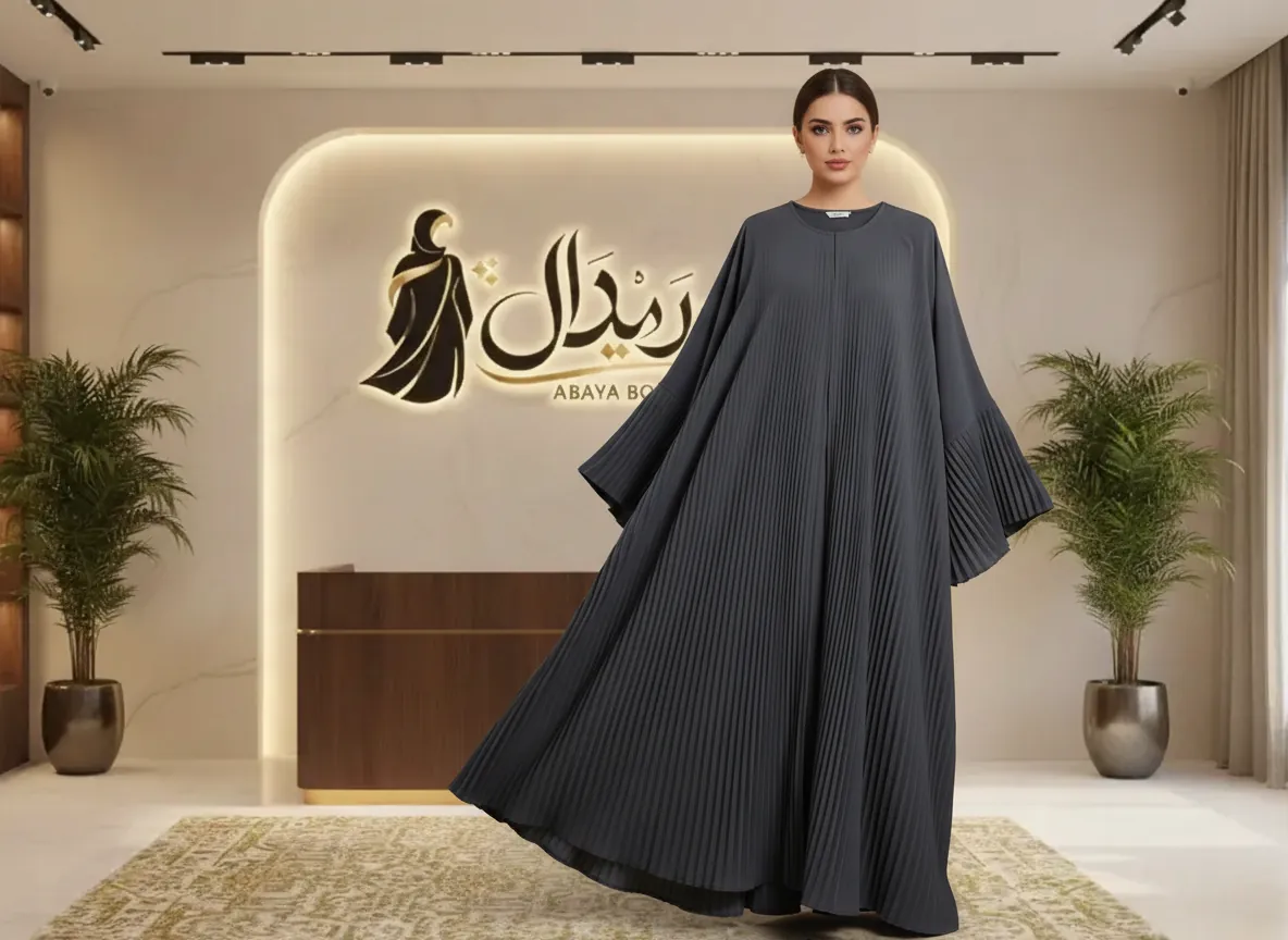 عباية كلوش رمادي غامق بكسرات بليسيه كاملة لإطلالة راقية