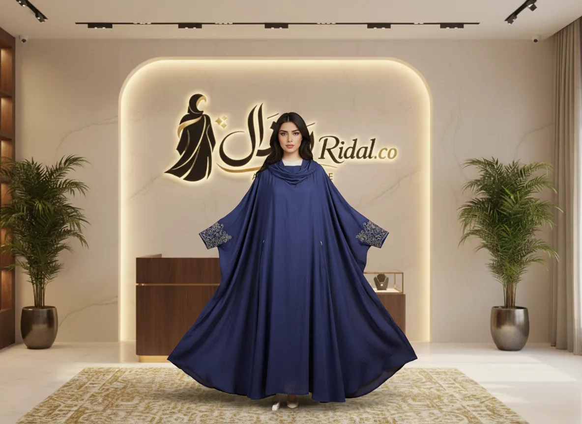 عباية سفر كحلية بتصميم فراشة واسعة مع تطريز ذهبي ملكي على الأكمام
